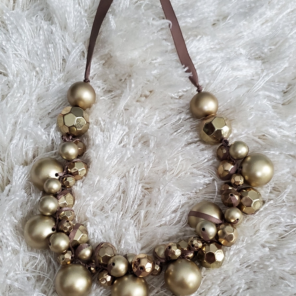 Chunky gold pearl necklace